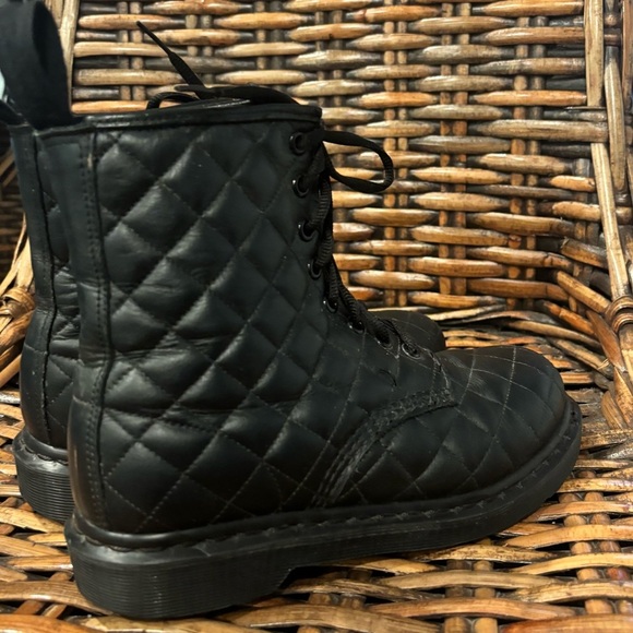 Dr. Martens Coralie quilted black combat boot 7 Great condition! - Picture 14 of 15